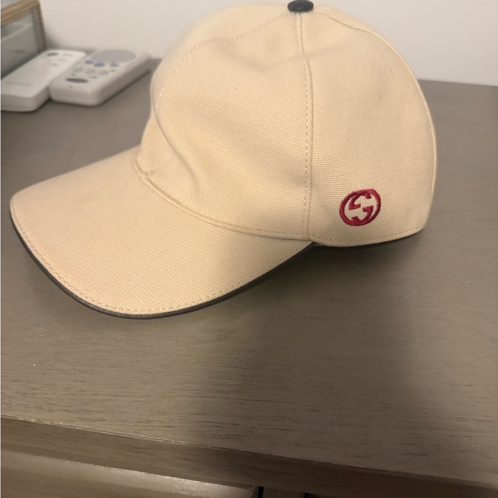 Gucci Beige Cap with Red Logo

Good condition worn a few times 
NO RETURNS